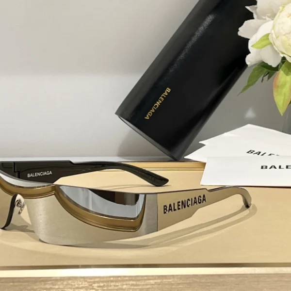 Balenciaga Mono sunglasses – minimalist design meets maximum impact
