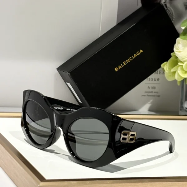 Designer Balenciaga round sunglasses for men and women – high-end fashion eyewear with iconic style