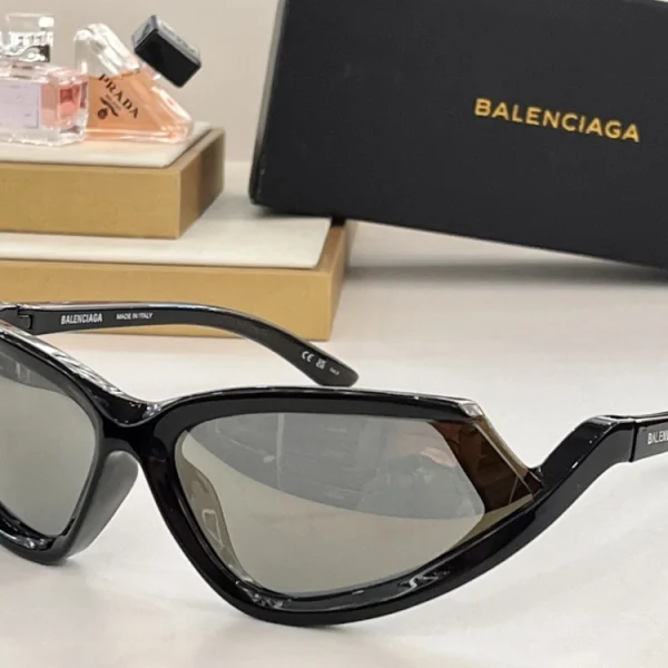 Balenciaga Side Xpander Cat sunglasses in black – modern wraparound cat-eye shape with minimal branding