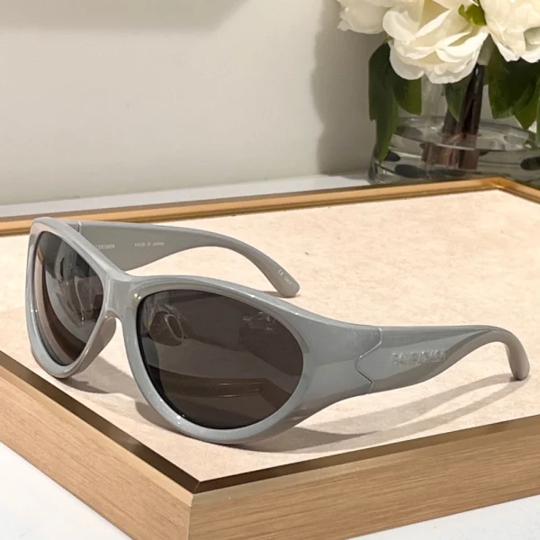 Luxury Balenciaga Swift sunglasses featuring an oval silhouette and sleek high-gloss finish