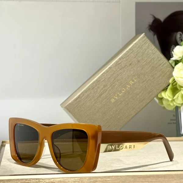 Elegant Bvlgari Roma sunglasses featuring gradient lenses and polished acetate finish