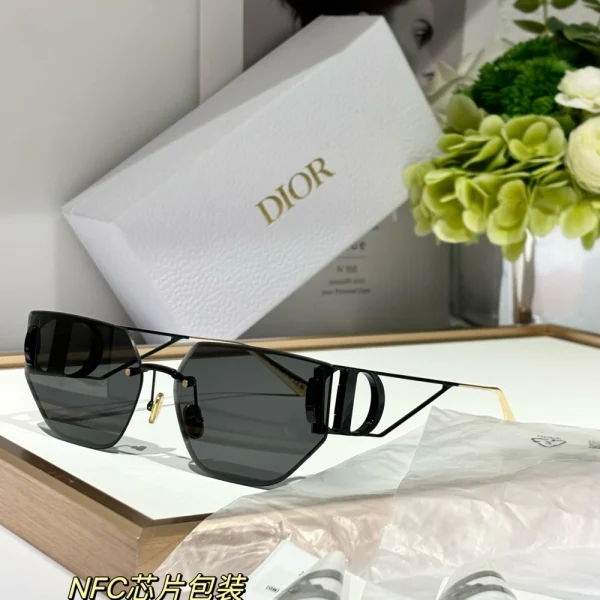 Black Dior 30Montaigne B3U sunglasses placed diagonally on beige velvet fabric under natural soft lighting