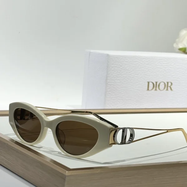 Elegant Christian Dior 30Montaigne B6F sunglasses placed beside branded Dior case and microfiber cloth