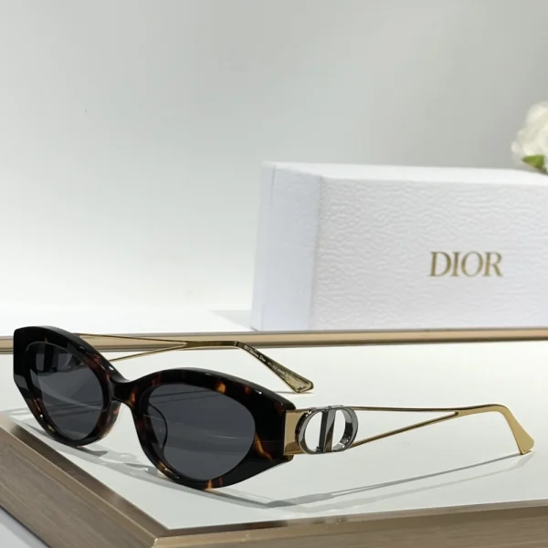 High-fashion Dior 30Montaigne B6F sunglasses styled with minimalist accessories for an elegant Parisian look
