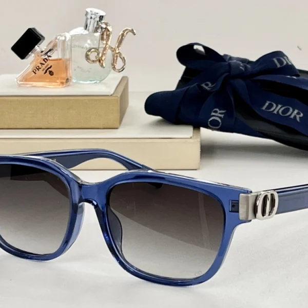 Elegant Christian Dior CD Icon S1F sunglasses resting beside branded Dior eyewear case and cleaning cloth