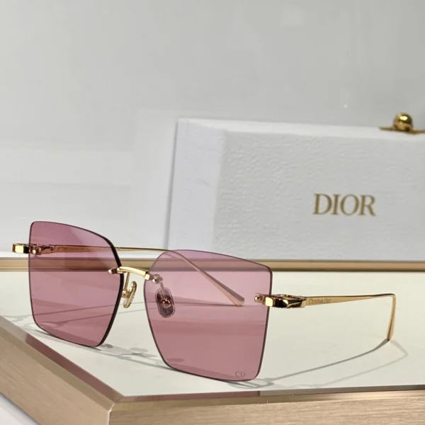 Front-facing Dior CDior S3U sunglasses showcasing modern aviator silhouette with gradient lenses