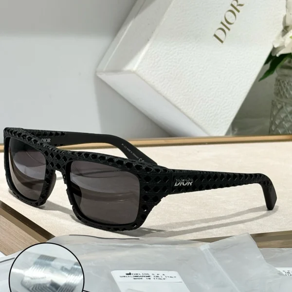 Christian Dior Dior3D S1I sunglasses with gradient lenses and avant-garde temple detailing, captured under soft studio lighting