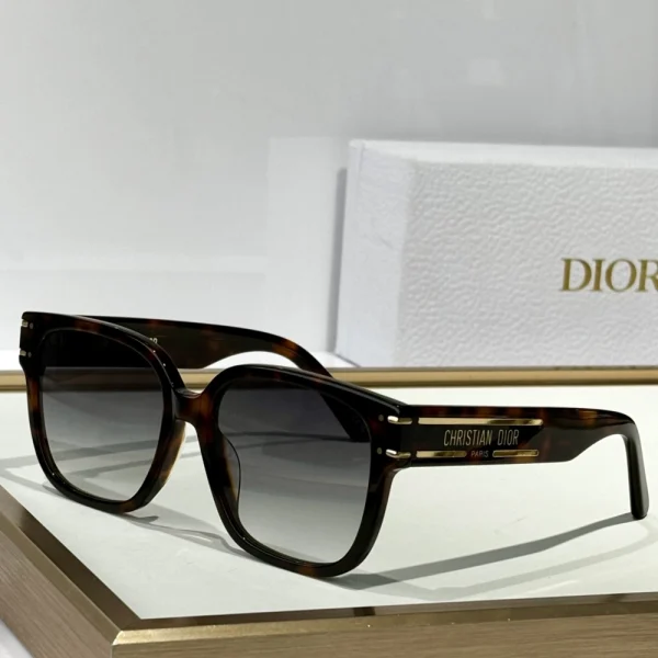 High-fashion Dior DiorSignature S7F sunglasses styled with minimalist jewelry for an elegant couture look