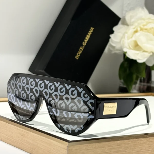 Stylish Dolce & Gabbana DG Logo Plaque Sunglasses with premium lenses and sleek design