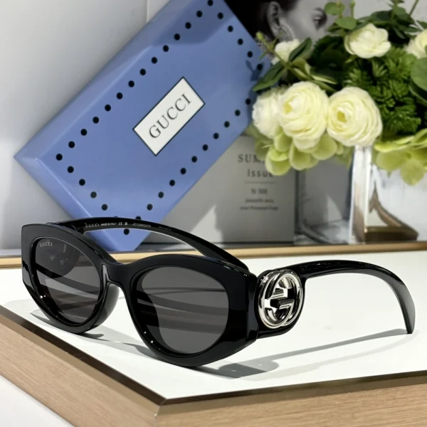 Elegant Gucci cat-eye sunglasses in glossy black acetate with tinted lenses and sharp curves