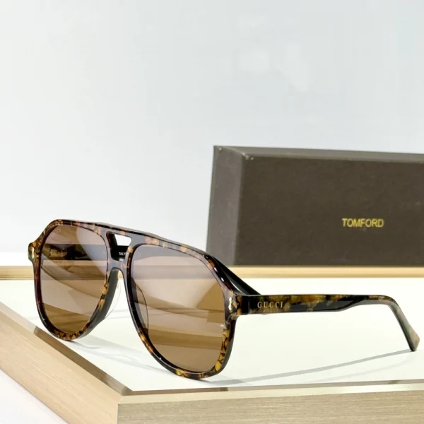 Gucci navigator-frame sunglasses – luxury designer eyewear with bold aviator-inspired silhouette