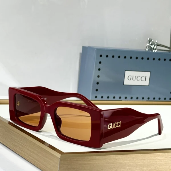 Gucci designer sunglasses with rectangular frame – combining timeless style and modern attitude