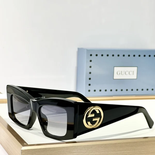 Gucci unisex square sunglasses – bold frame design with iconic Italian craftsmanship