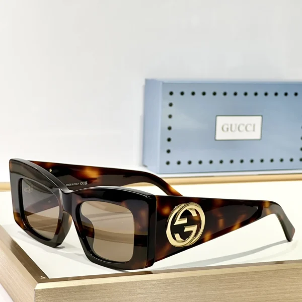 Gucci square sunglasses for men and women – contemporary shape with heritage-inspired detailing