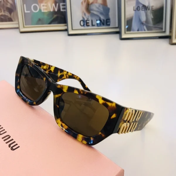 Miu Miu Glimpse sunglasses MM-SG32 featuring sleek angular frame and soft gradient lenses
