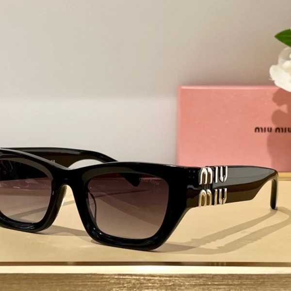 Chic Miu Miu Glimpse MM-SG34 sunglasses styled with modern fashion outfit