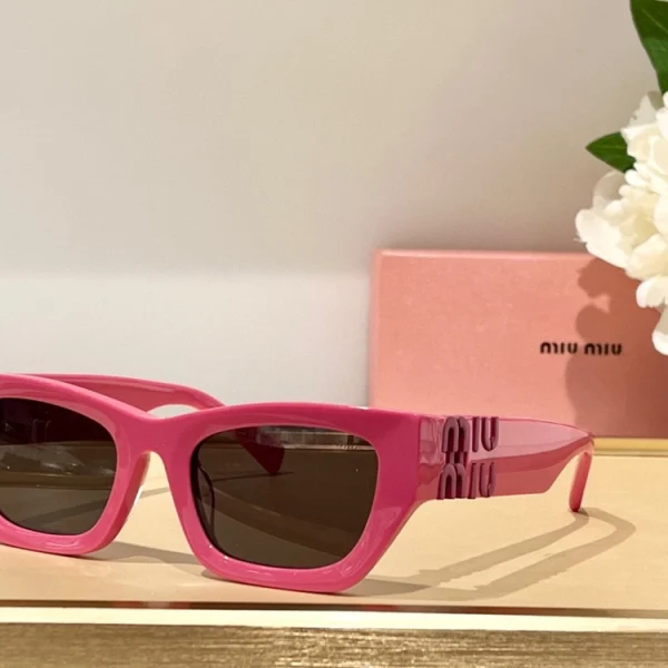 Side view of Miu Miu Glimpse MM-SG35 sunglasses showcasing bold frame design