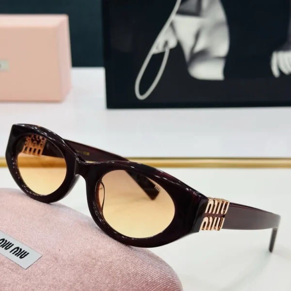 Close-up of Miu Miu Miu Glimpse sunglasses featuring bold temples and sleek silhouette