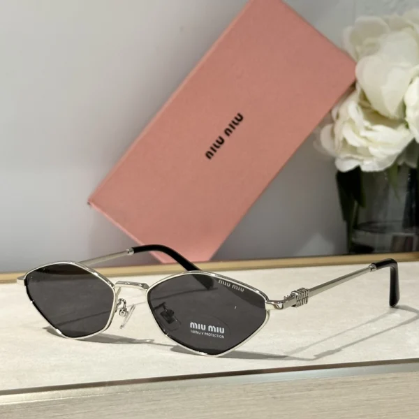 Miu Miu Miu Miu logo sunglasses MM-SG28 featuring oversized frame and bold temple branding