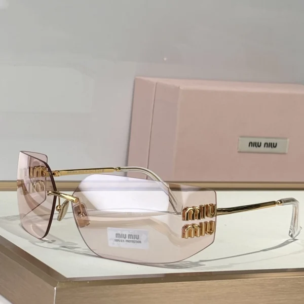 Miu Miu Runway sunglasses MM-SG48 with stylish contours and polished finish