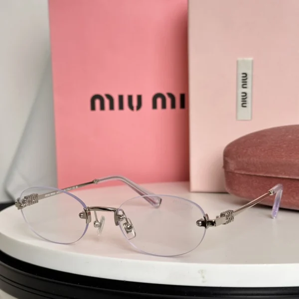 Chic Miu Miu MM-SG20 sunglasses styled with modern fashion outfit