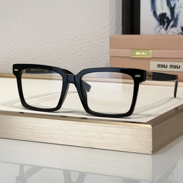 Timeless elegance – Miu Miu sunglasses that elevate any wardrobe