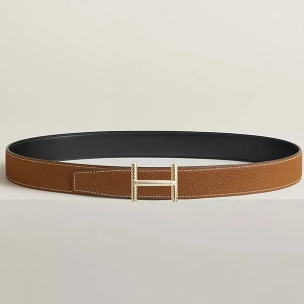 Stylish Hermès Hisseo Reversible Leather Belt 32mm offering timeless Hermès luxury and versatile wear
