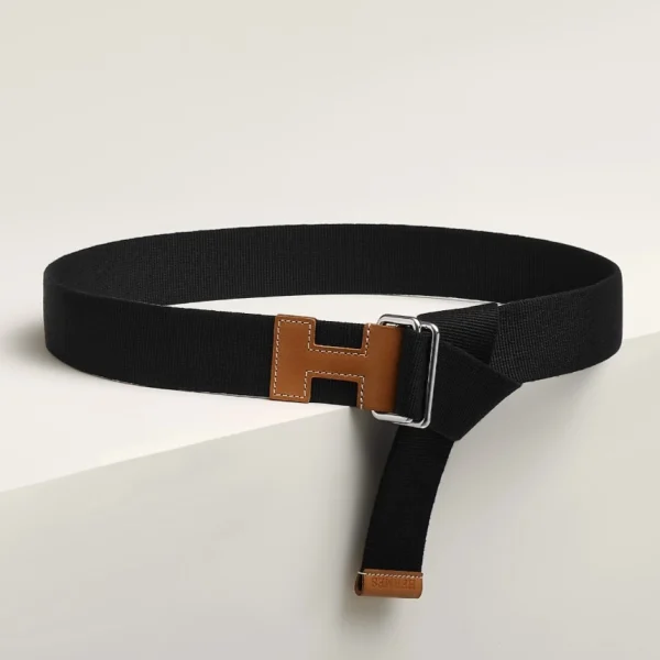 Hermès Nomade 40 Belt Noir featuring sleek black leather and iconic Hermès craftsmanship