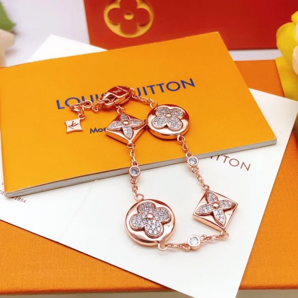 Louis Vuitton Color Blossom BB bracelet adding a subtle luxurious glow with rose gold and diamonds