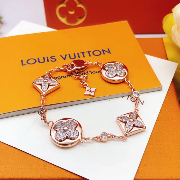 Louis Vuitton Color Blossom BB Multi Motif Bracelet in rose gold adorned with sparkling diamonds