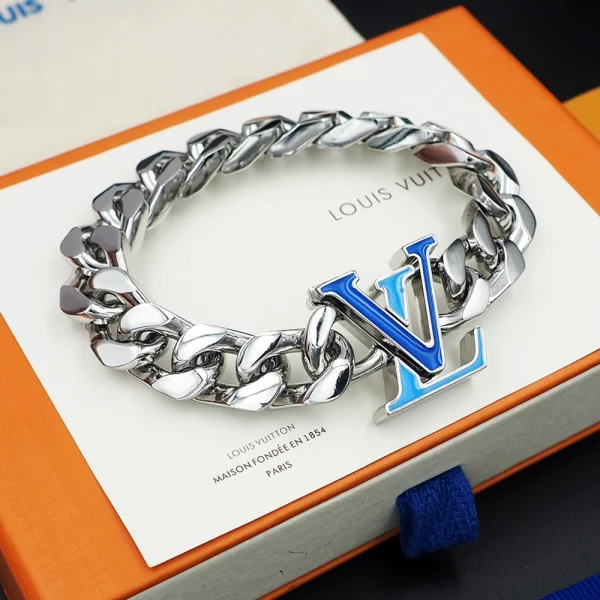 Louis Vuitton LV Chain Bracelet – Luxury silver LV bracelet for stylish men