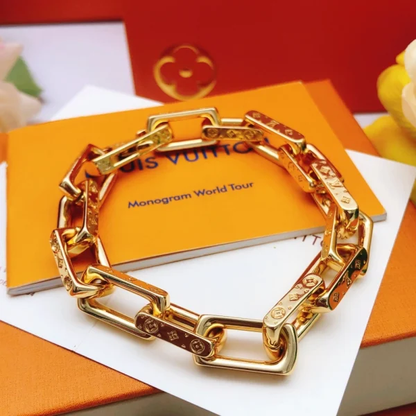 Louis Vuitton Monogram Chain Bracelet LV-BL88 – Premium gold LV bracelet for fashion enthusiasts