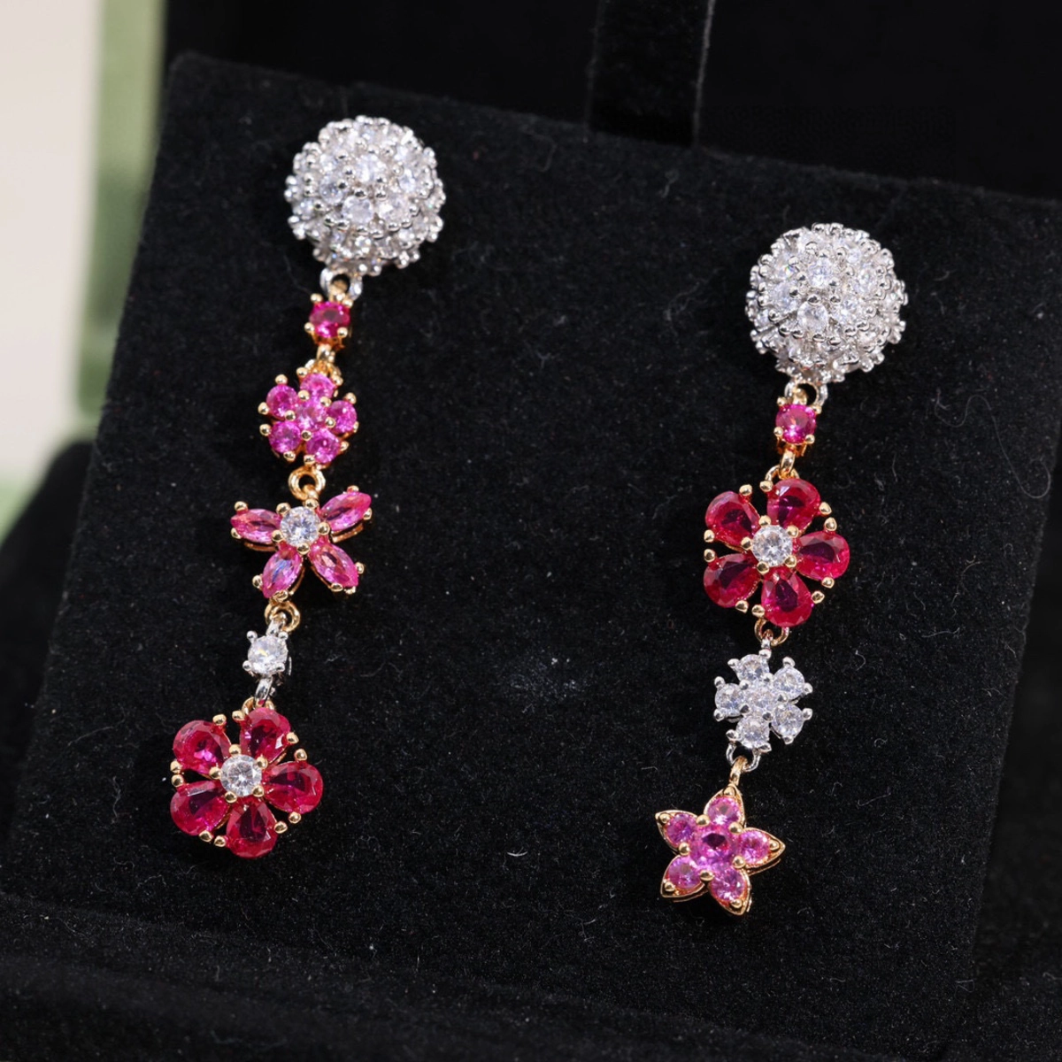 Van Cleef & Arpels Folie des Prés earrings