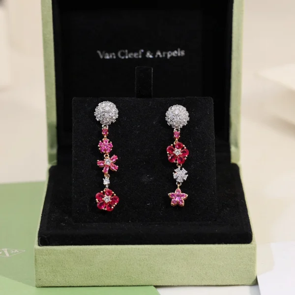 Van Cleef & Arpels Folie des Prés earrings