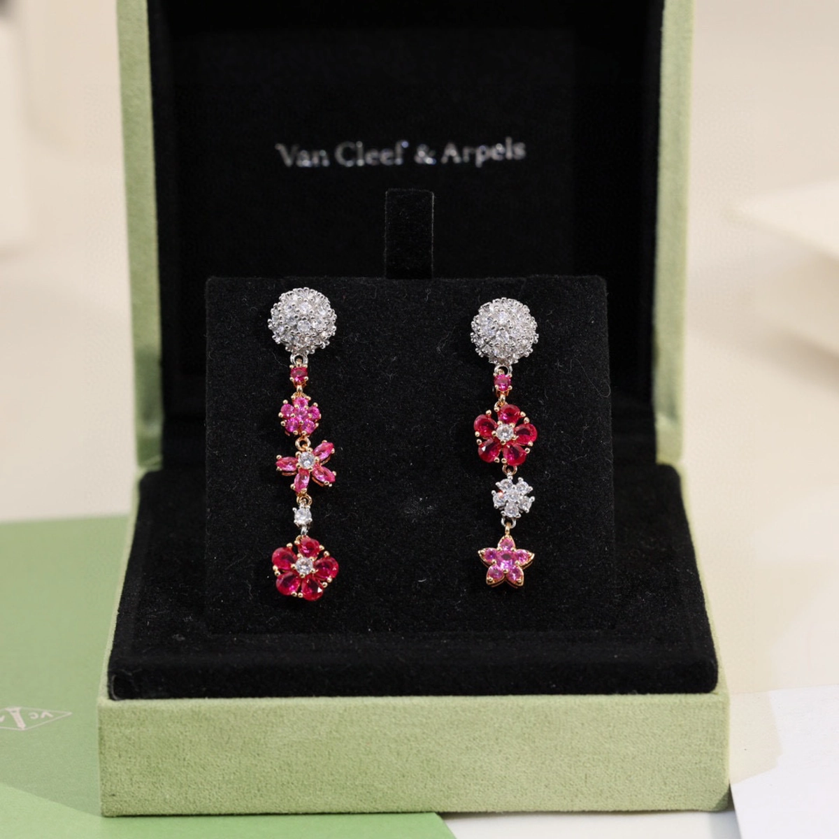 Van Cleef & Arpels Folie des Prés earrings