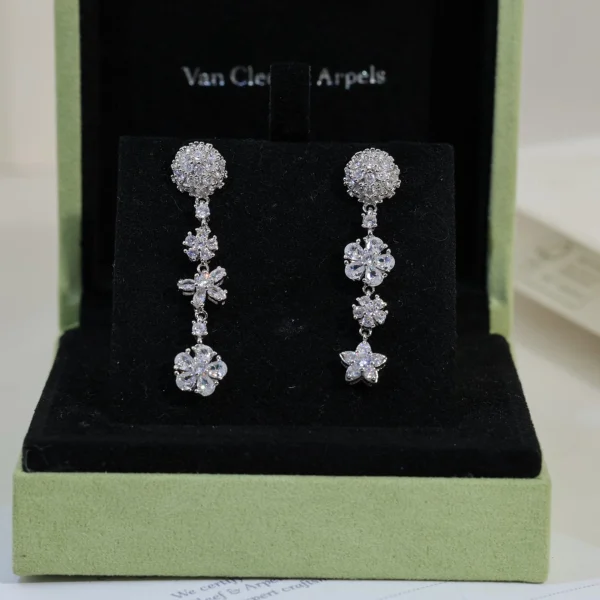 Van Cleef & Arpels Folie des Prés earrings VA-ER45