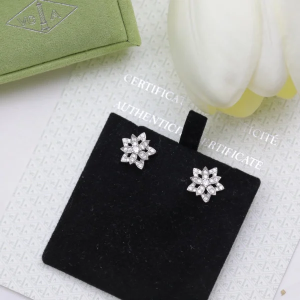 Van Cleef & Arpels Lotus openwork earrings mini model