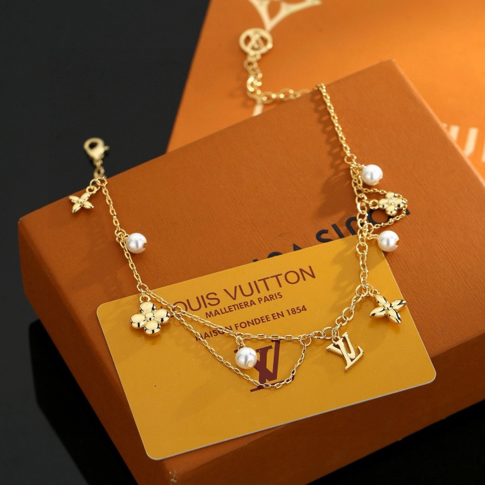 Louis Vuitton Blooming Pearls Necklace