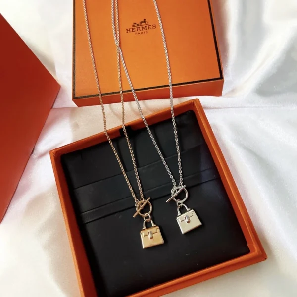 Hermes Amulettes Kelly Pendant
