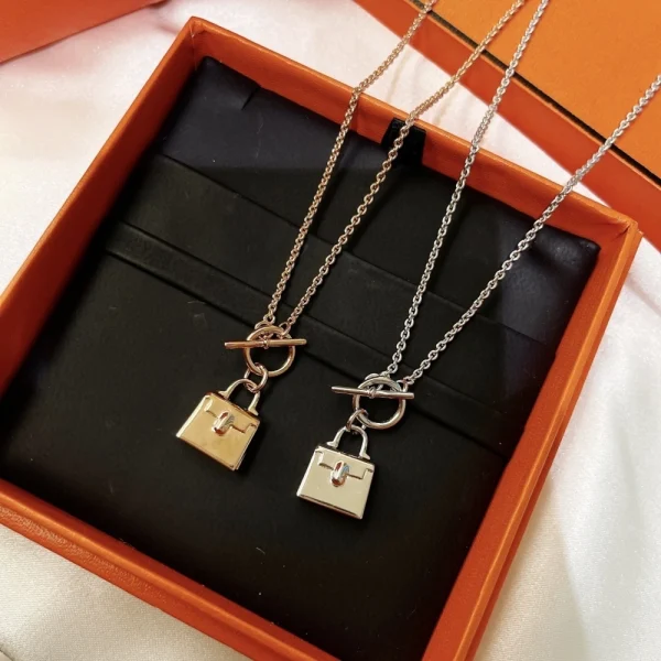 Hermes Amulettes Kelly Pendant