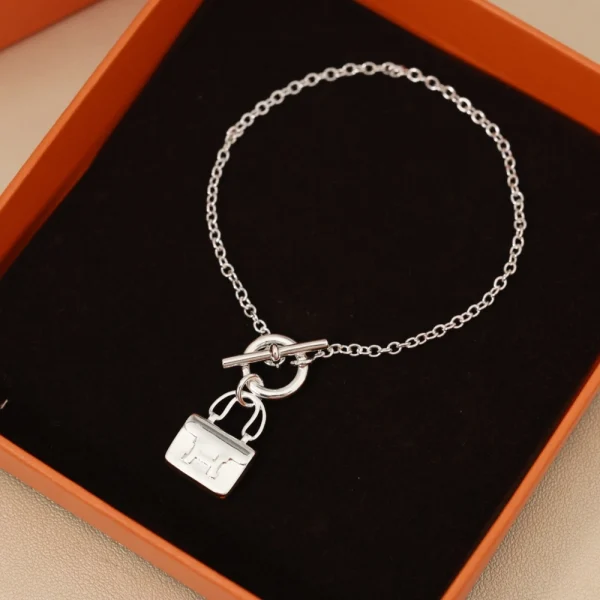 Hermes Amulettes Kelly Pendant HM-NL25