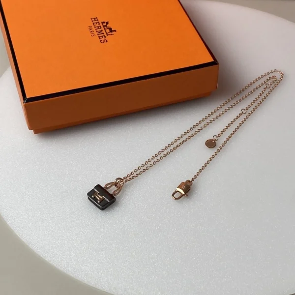 Hermes Constance Amulette Pendant HM-NL20