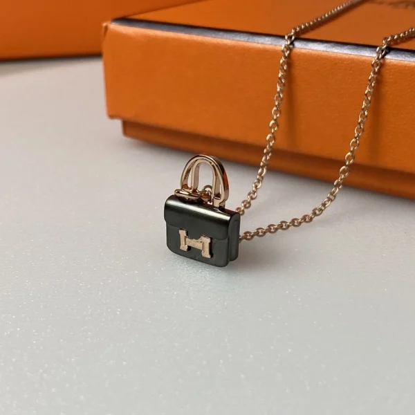 Hermes Constance Amulette Pendant HM-NL20