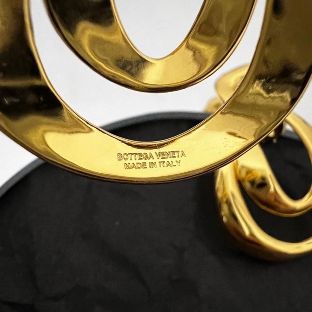 High quality replica jewelry details